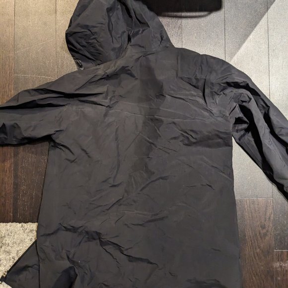 Black Uniqlo Shell Jacket - Picture 2 of 4